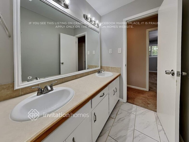 Building Photo - 2813 Rainbow Forest Dr
