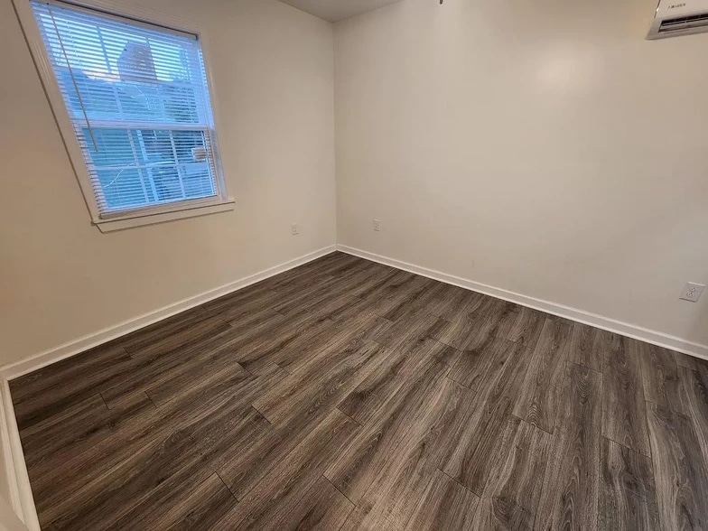 Building Photo - 503 Canal St