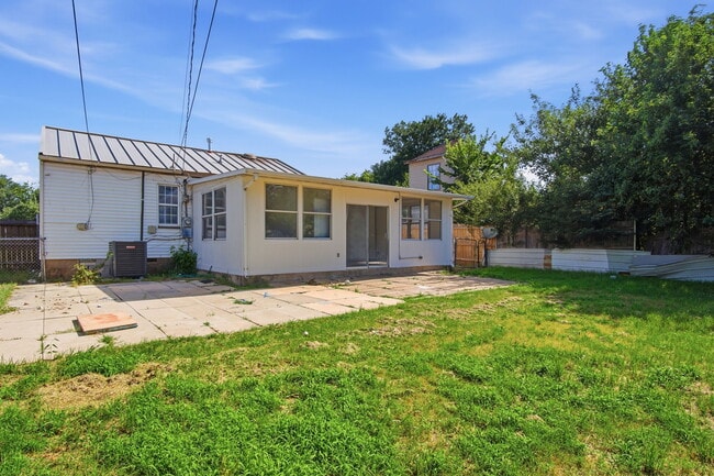Building Photo - 549 E Ercoupe Dr