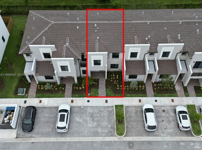 Building Photo - 949 NE 211th St