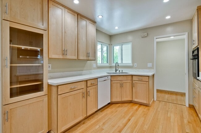 Building Photo - Charming Updated 4 Bedroom Home in Santa C...