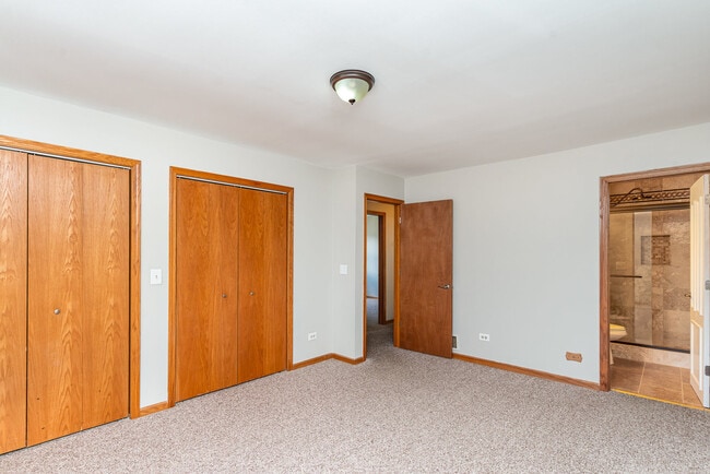 Building Photo - 211 Lorien Ct