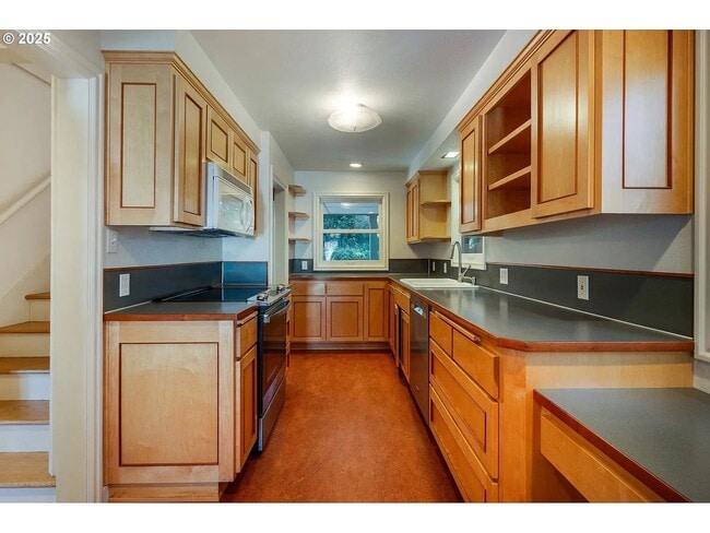 Building Photo - Gorgeous College Hill 4 BD, 3BA in desirab...