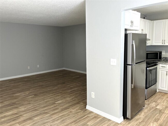 Building Photo - 11703 Raintree Village Blvd