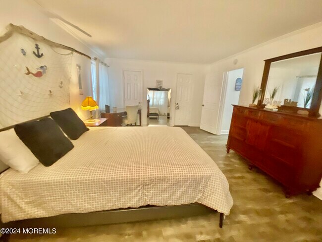 Building Photo - 364 Westwood Ave