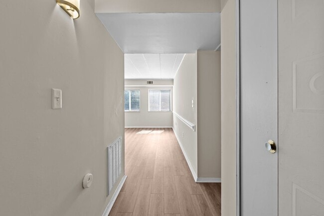 Building Photo - Quiet Norfolk Condo – Utilities & Parking ...