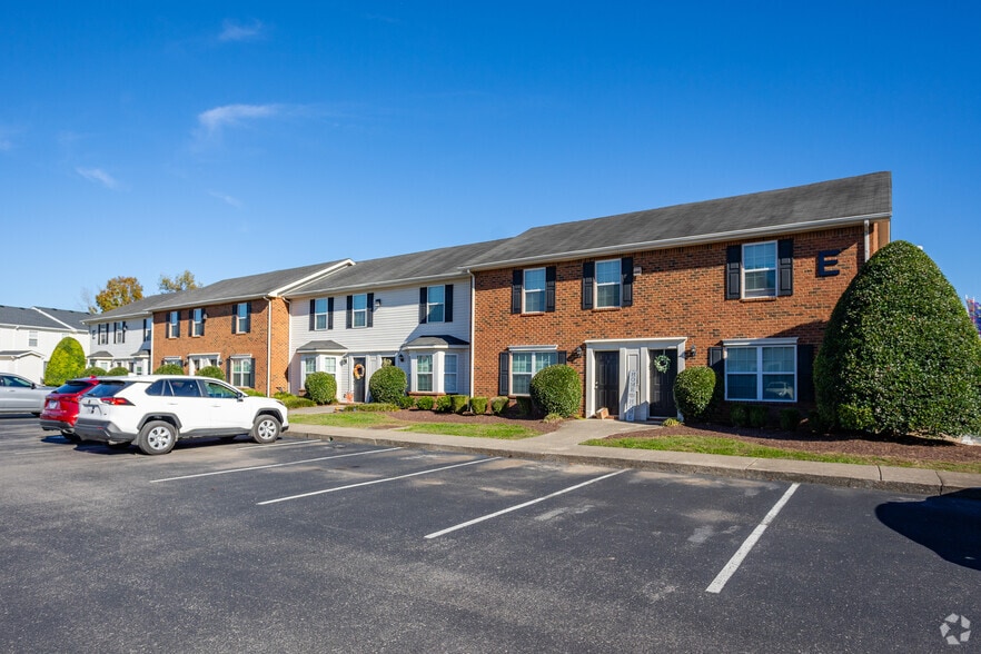 Primary Photo - The Summit Townhomes