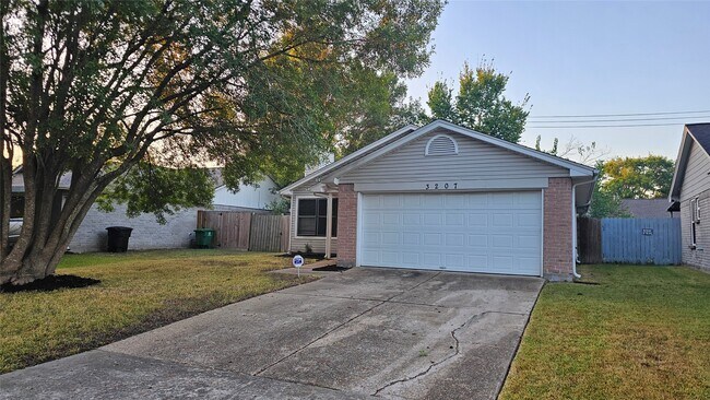 Building Photo - 3207 Lightstar Dr