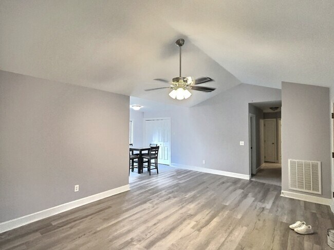 Building Photo - 20 Hollyfield Ln