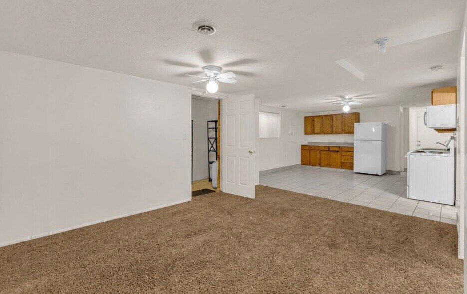 Building Photo - 2321 Harvest Ln