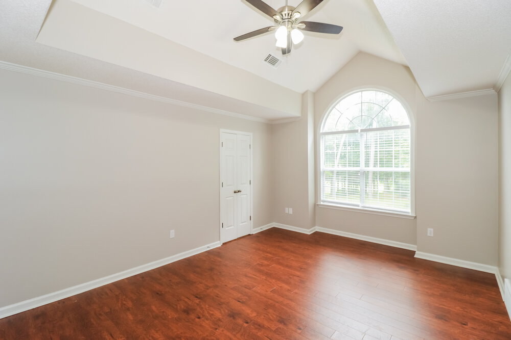 Building Photo - 10076 Woodland Grove Dr