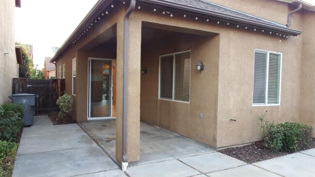 Building Photo - 3658 Vermont Ln