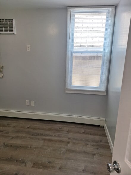 Bedroom - 2220 E Edgar Rd