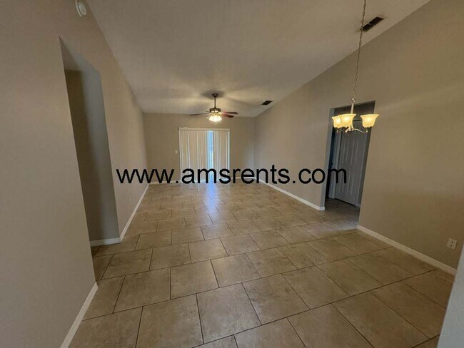 Building Photo - Spacious 3 bedroom House in Indian Ridge Villas
