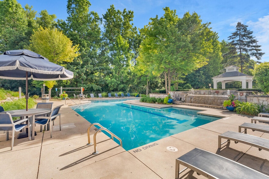 Building Photo - The Graham