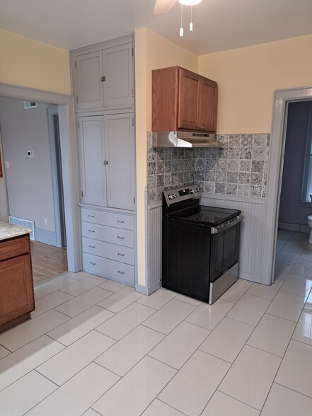 Kitchen - 303 E Lincoln Ave