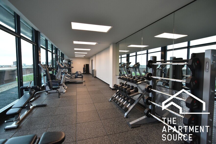 Building Photo - 3833 N Broadway