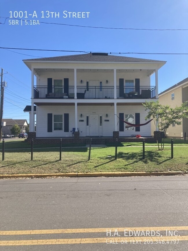 Primary Photo - 1001 13th St