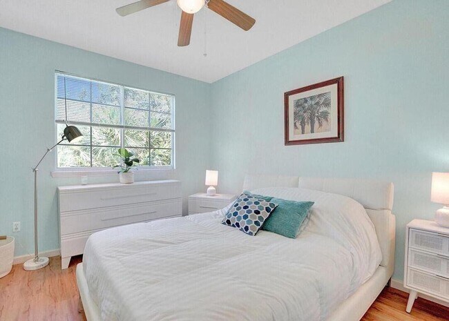 Building Photo - 9857 Baywinds Blvd