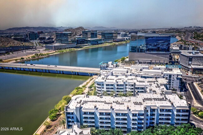 Building Photo - 945 E Playa Del Norte Dr