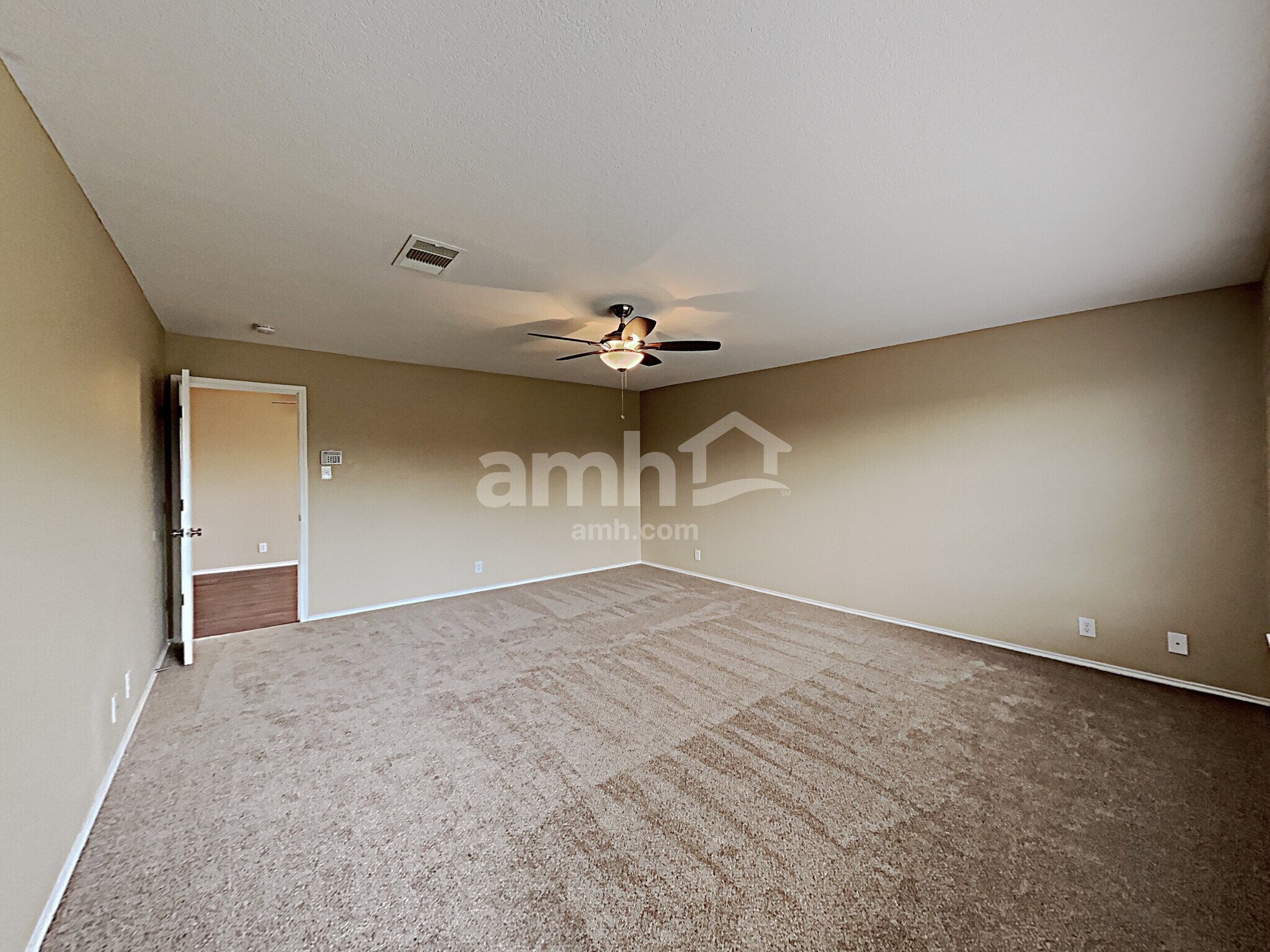 Building Photo - 1303 Range Fld