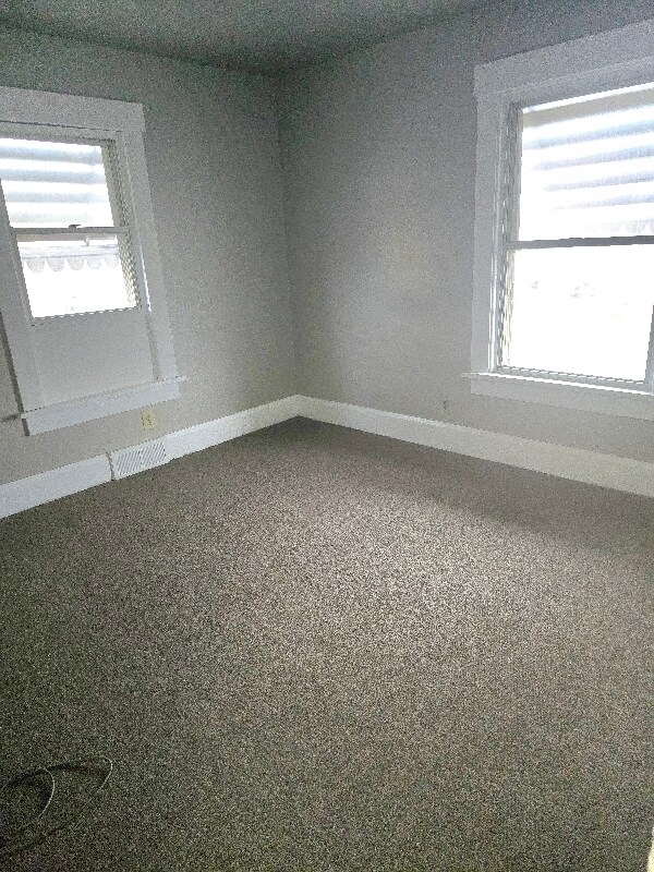 Building Photo - 2543 Mahoning Rd NE