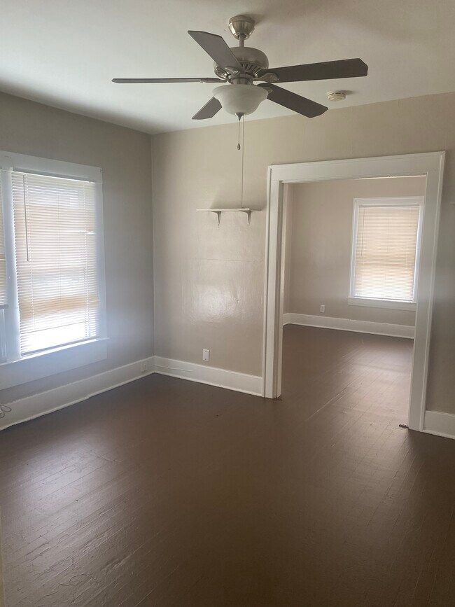 Building Photo - 2209 Crittenden Dr