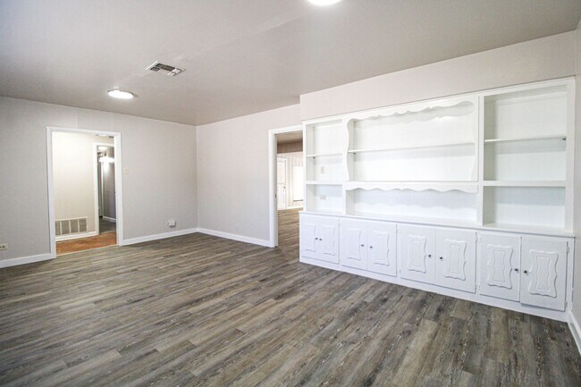 Building Photo - 434 Cosgrove St