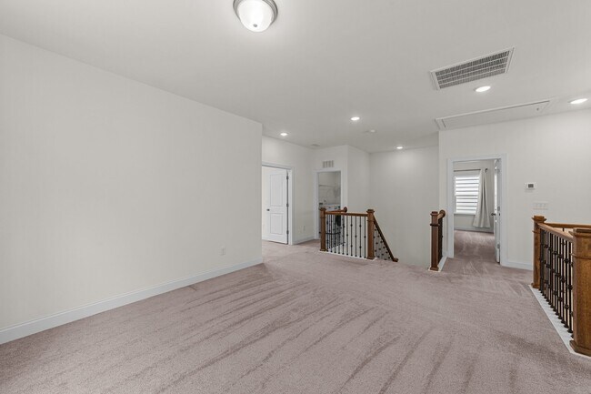Building Photo - 824 Summit Crest Ct