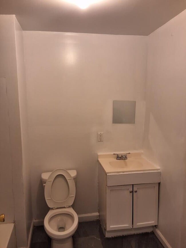 Building Photo - 84 Carson Ave