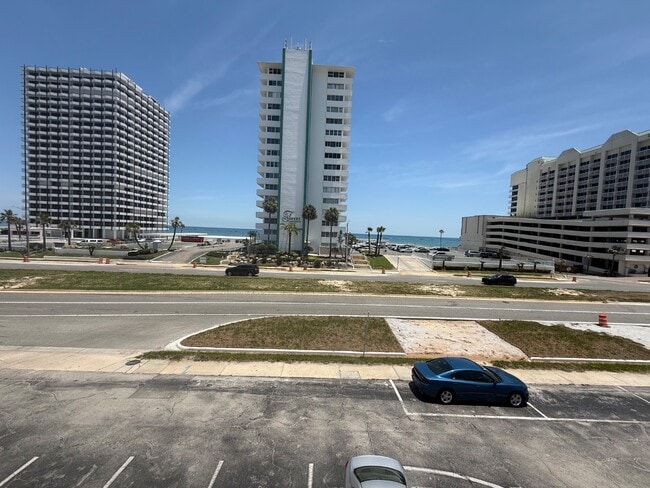 Building Photo - 2727 N Atlantic Ave