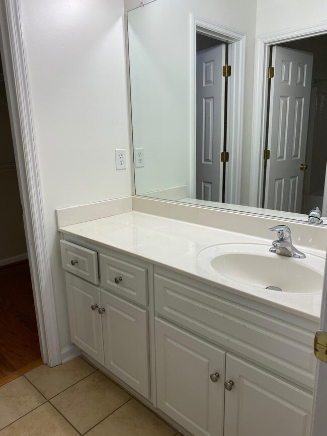 Building Photo - 128 Photinia Dr