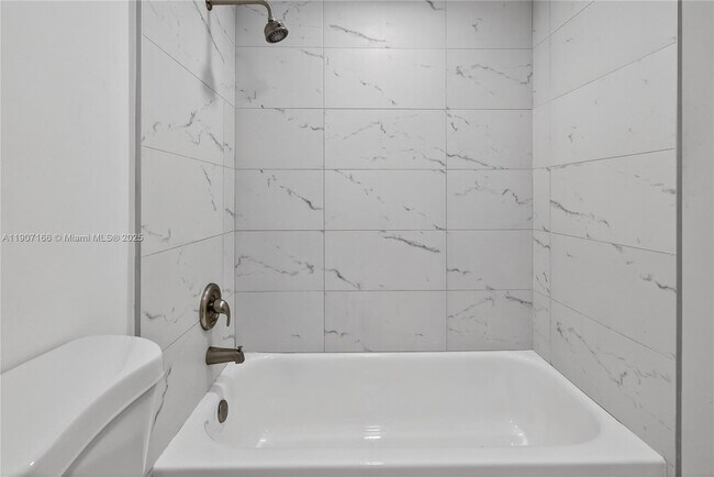 Building Photo - 9210 Fontainebleau Blvd