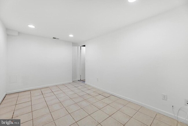 Building Photo - 1451 West End Dr