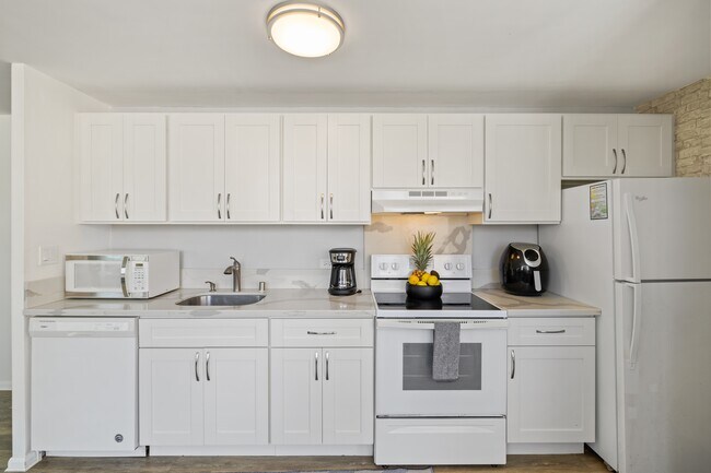 Building Photo - 2421 Tusitala St