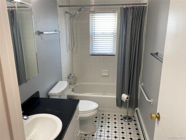 Building Photo - 124 Chelsea Ave