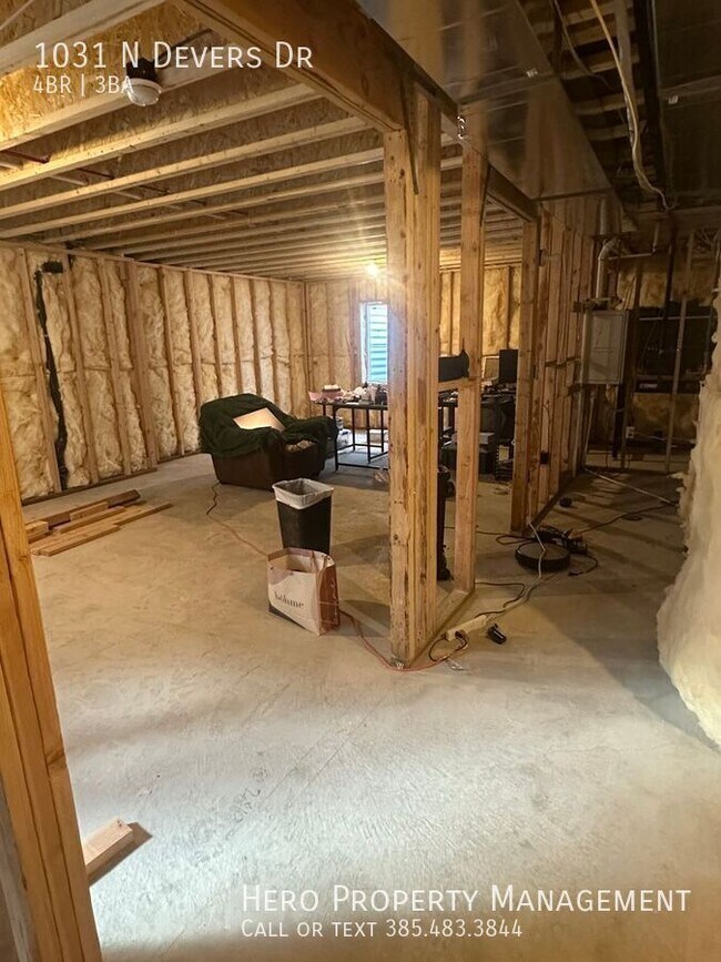 Building Photo - 1031 Devers Dr