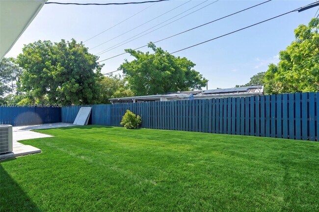 Building Photo - 1473 NE 30th Ct