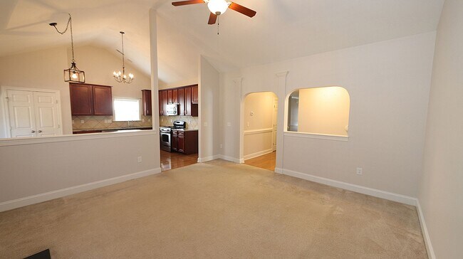 Building Photo - Lovely Bungalow-Style Home Near Downtown Fuquay!