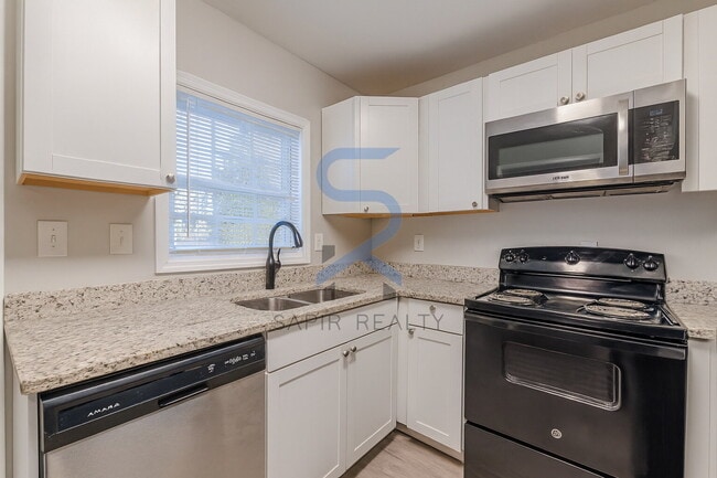 Building Photo - Move-In Ready All-Electric Home in Desirable Venetian Hills