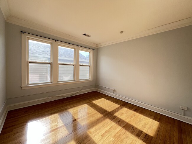 Building Photo - 6424 S Talman Ave