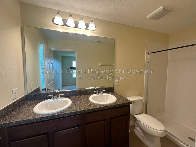 Building Photo - 172 Primrose Dr