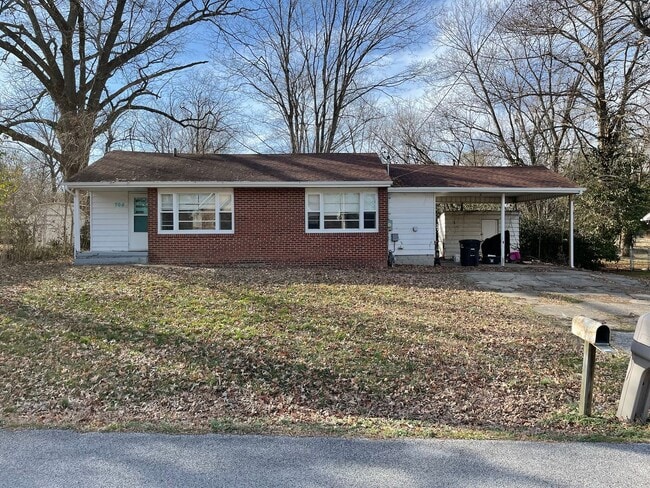 Building Photo - 704 N Almond St