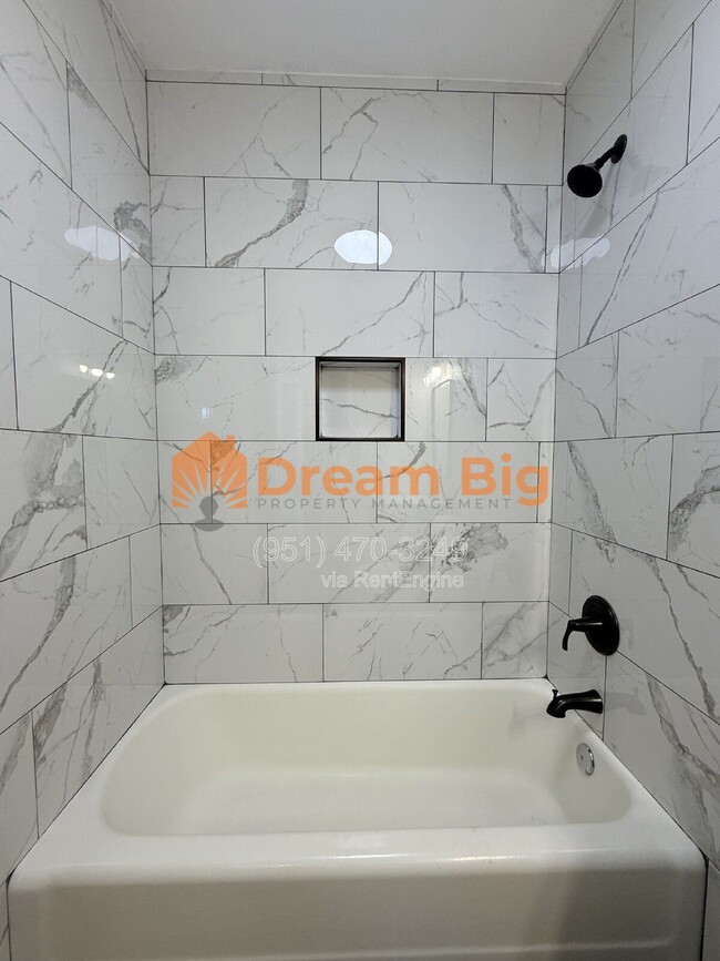 Building Photo - 1365 Stillman Ave