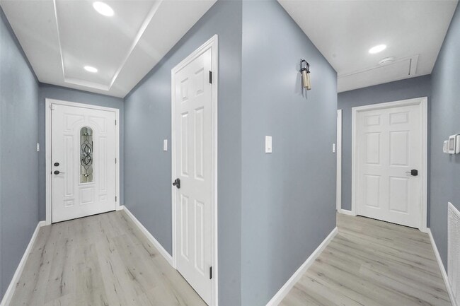 Building Photo - 5215 Trail Lake Dr