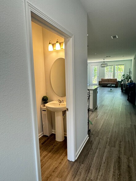 Building Photo - 11160 Minnetta Ct