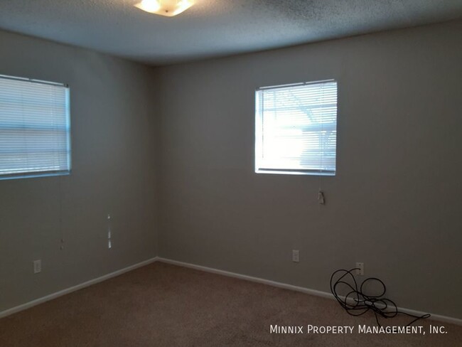 Building Photo - Plainview Apartments 2 Bedroom 1 Bath - Ca...