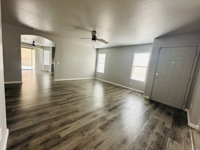 Building Photo - 10911 Vallerosa St