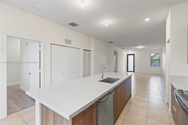 Building Photo - 7831 NW 104th Ave