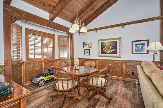 Building Photo - Spacious 3-Bedroom Lake House in Victorvil...
